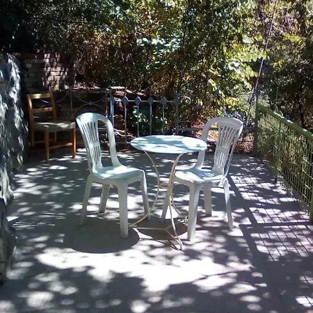 Aidoni House *